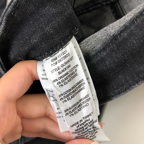 GOOD AMERICAN Good Legs Raw Hem Black Jeans - Picture 8 of 10